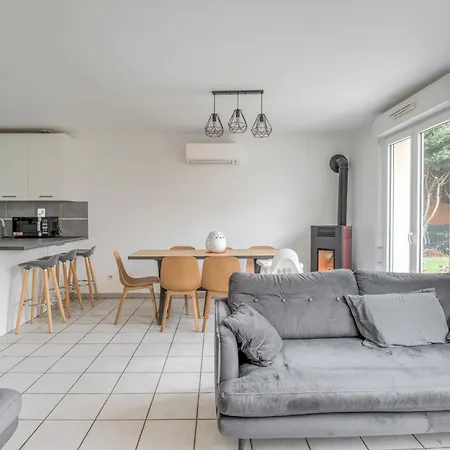 Maison Rimbaud Сasa de vacaciones Saint-Denis-les-Bourg
