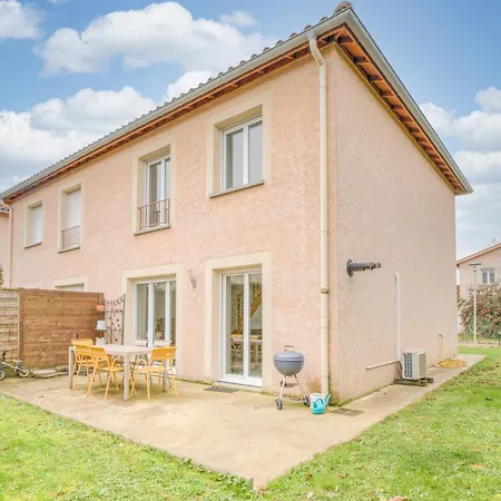 Holiday home Maison Rimbaud